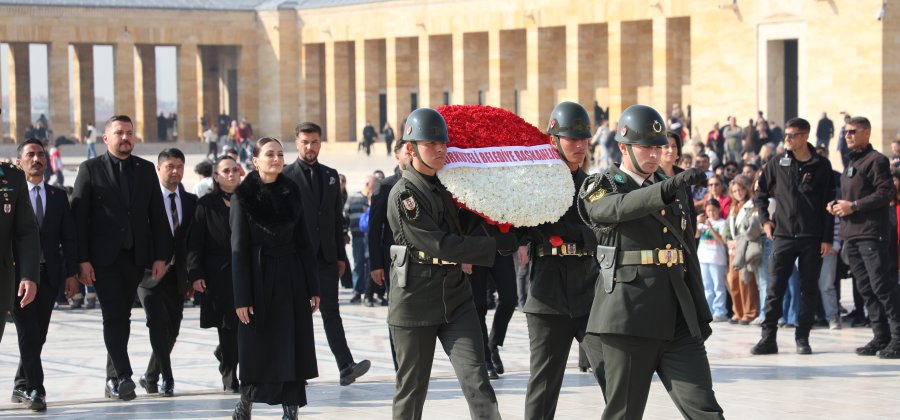 Saniye Başkan ve CHP Meclis Üyeleri Anıtkabir'i Ziyaret Etti